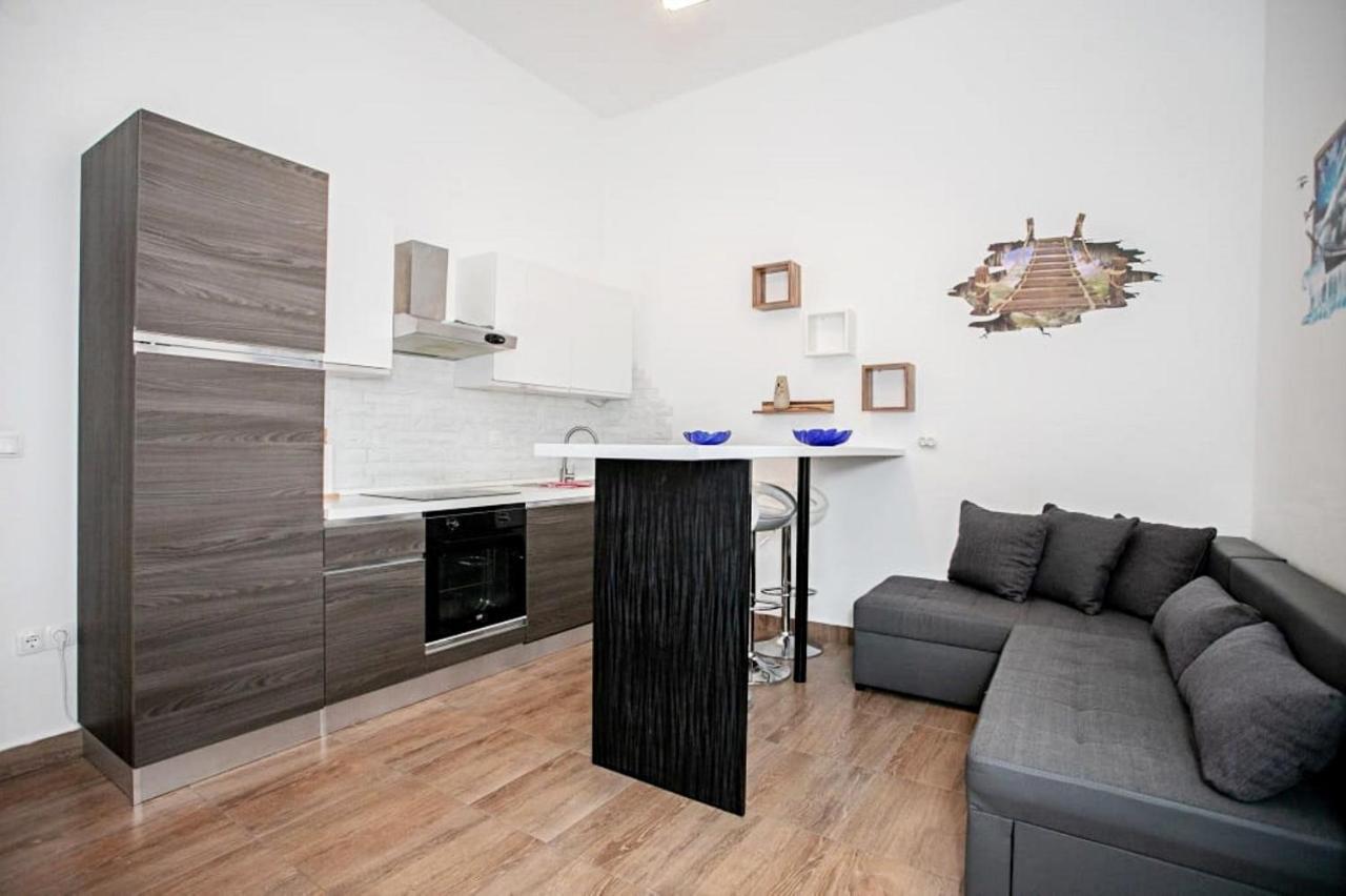 Apartments Punta 2 Омиш Экстерьер фото