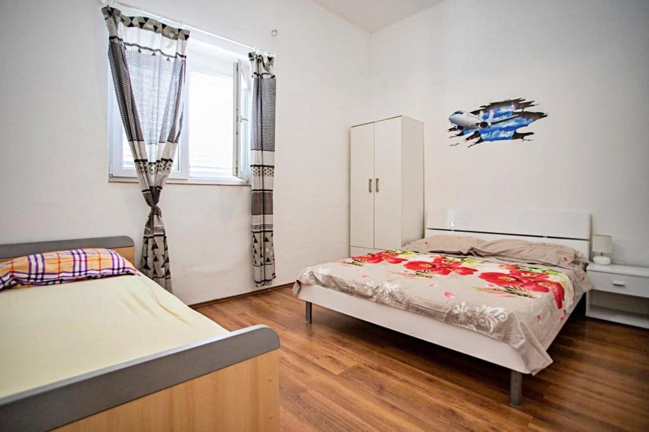 Apartments Punta 2 Омиш Экстерьер фото