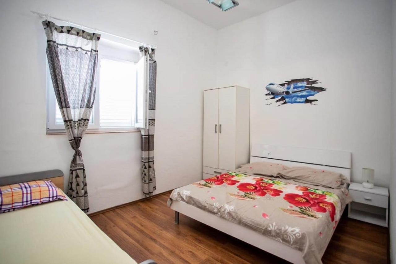 Apartments Punta 2 Омиш Экстерьер фото