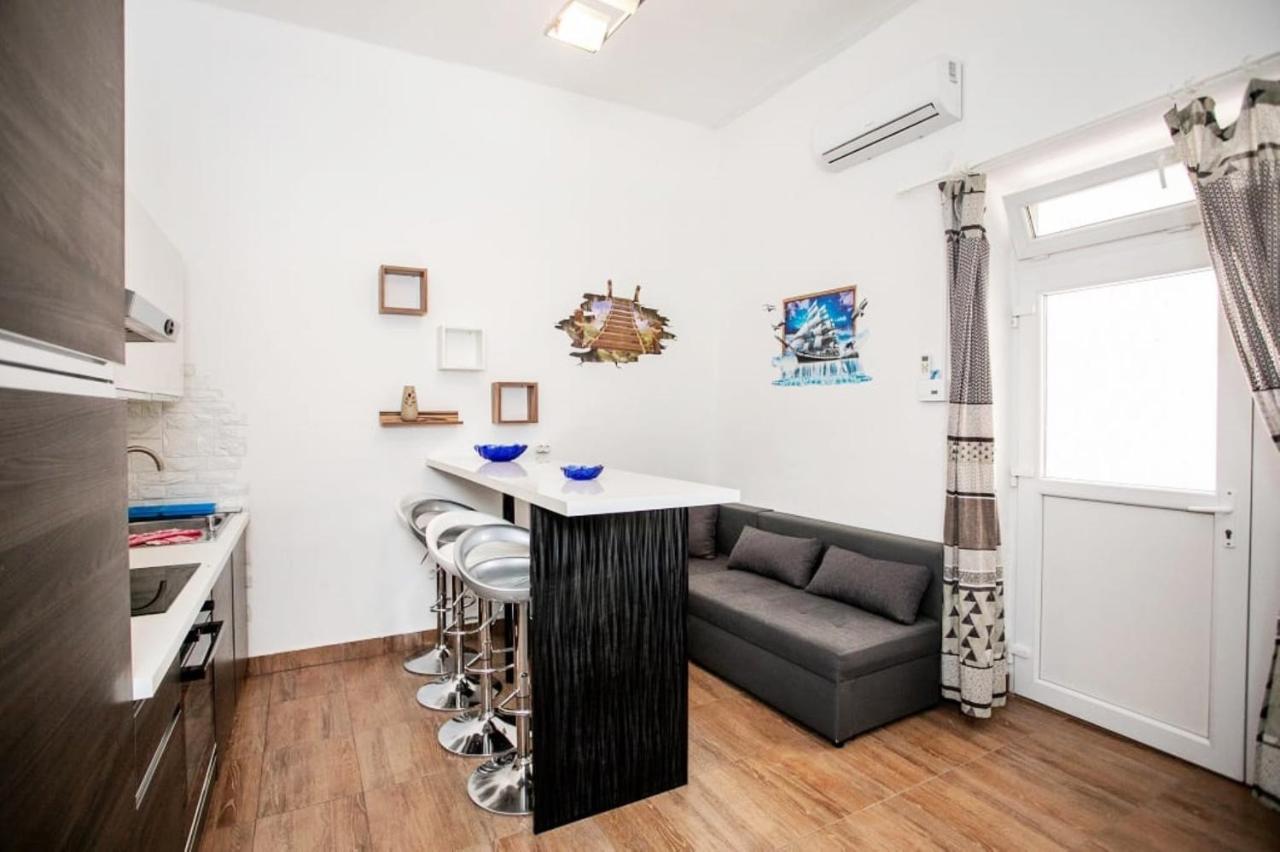 Apartments Punta 2 Омиш Экстерьер фото
