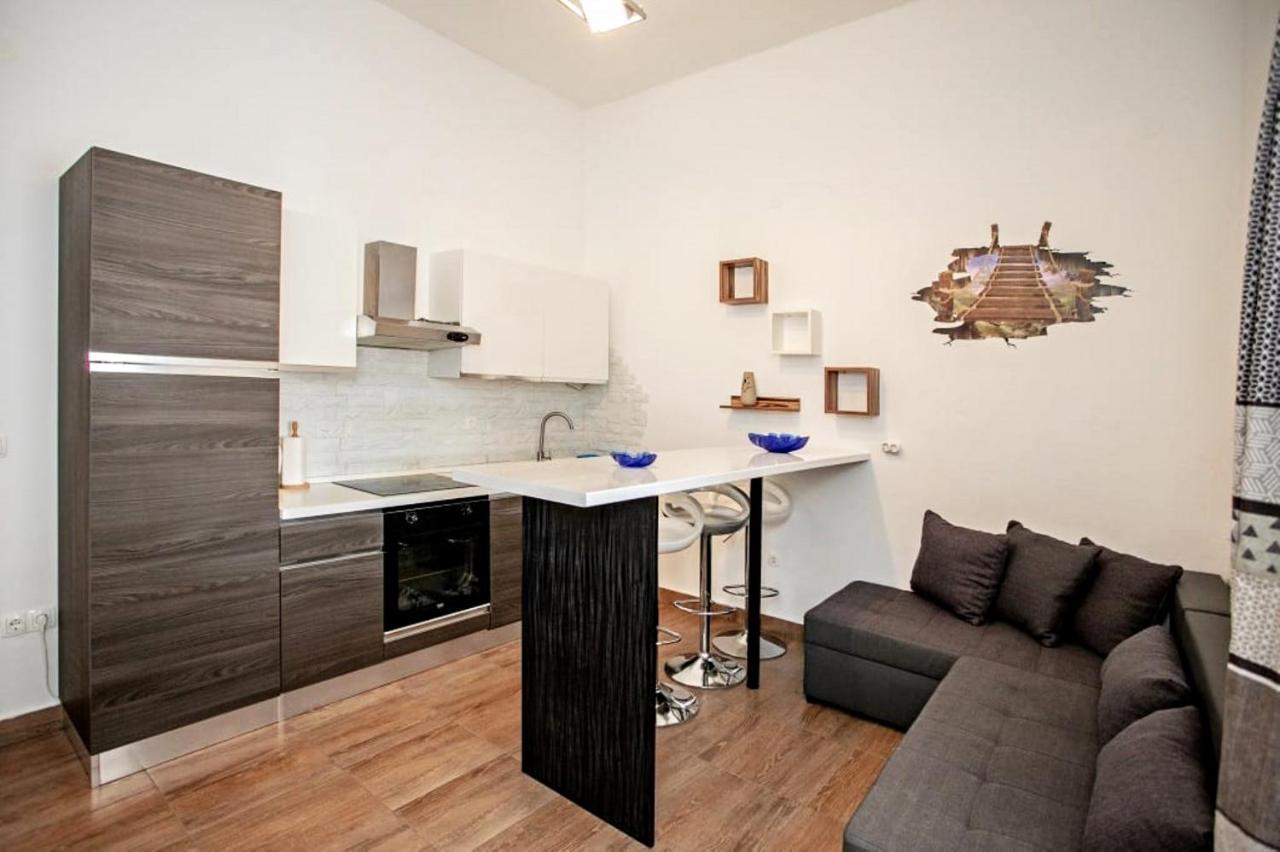 Apartments Punta 2 Омиш Экстерьер фото