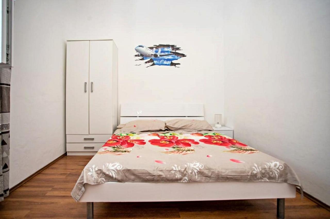Apartments Punta 2 Омиш Экстерьер фото